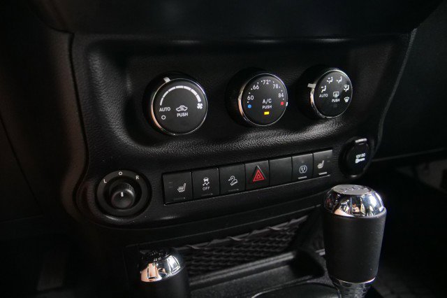 Used 2016 Jeep Wrangler Unlimited Rubicon AWD/4WD image 16