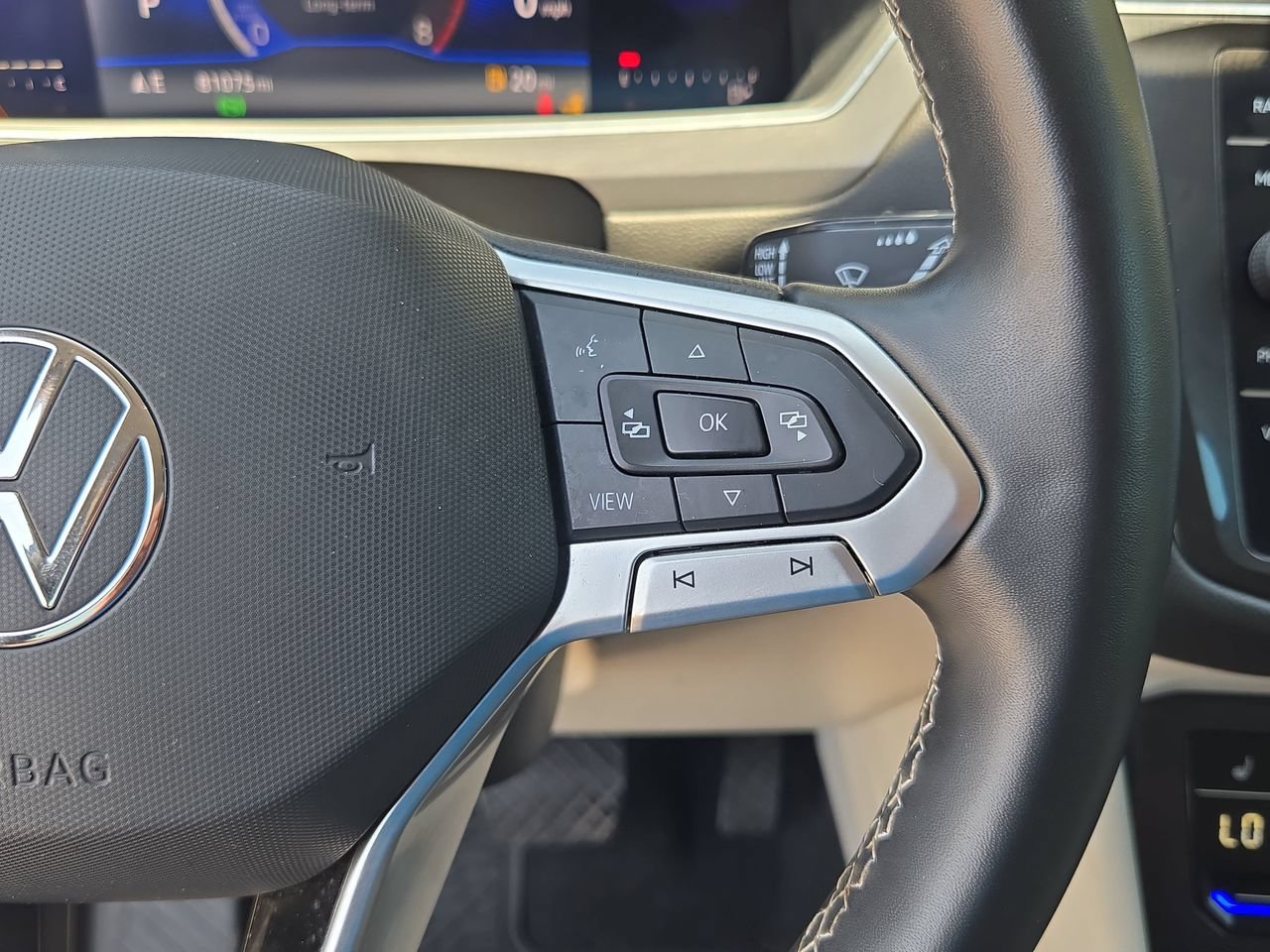 Used 2022 Volkswagen Tiguan SE FWD image 18