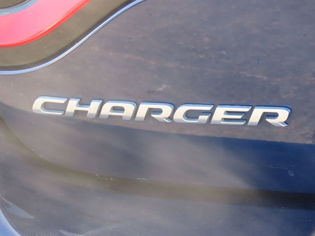 Used 2016 Dodge Charger SXT image 18