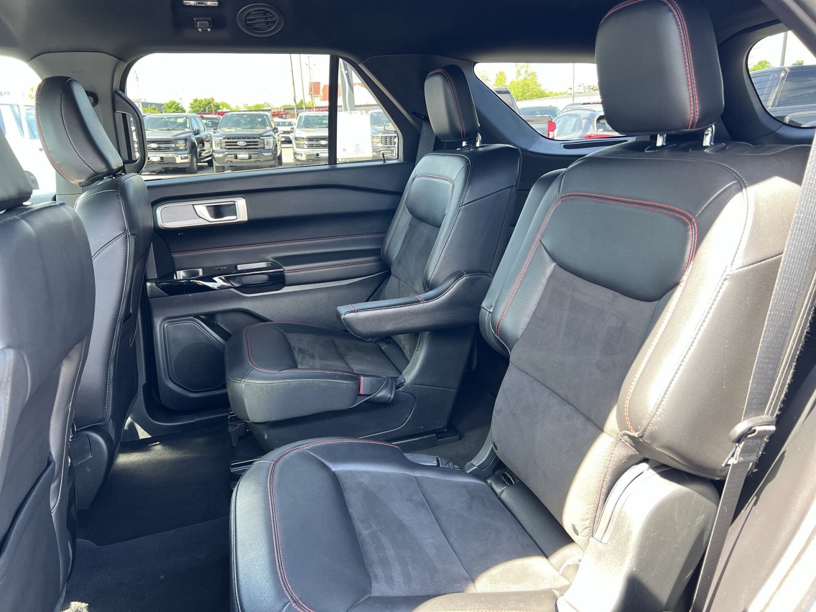 Used 2023 Ford Explorer ST-Line w/ Class IV Trailer Tow Package RWD image 32