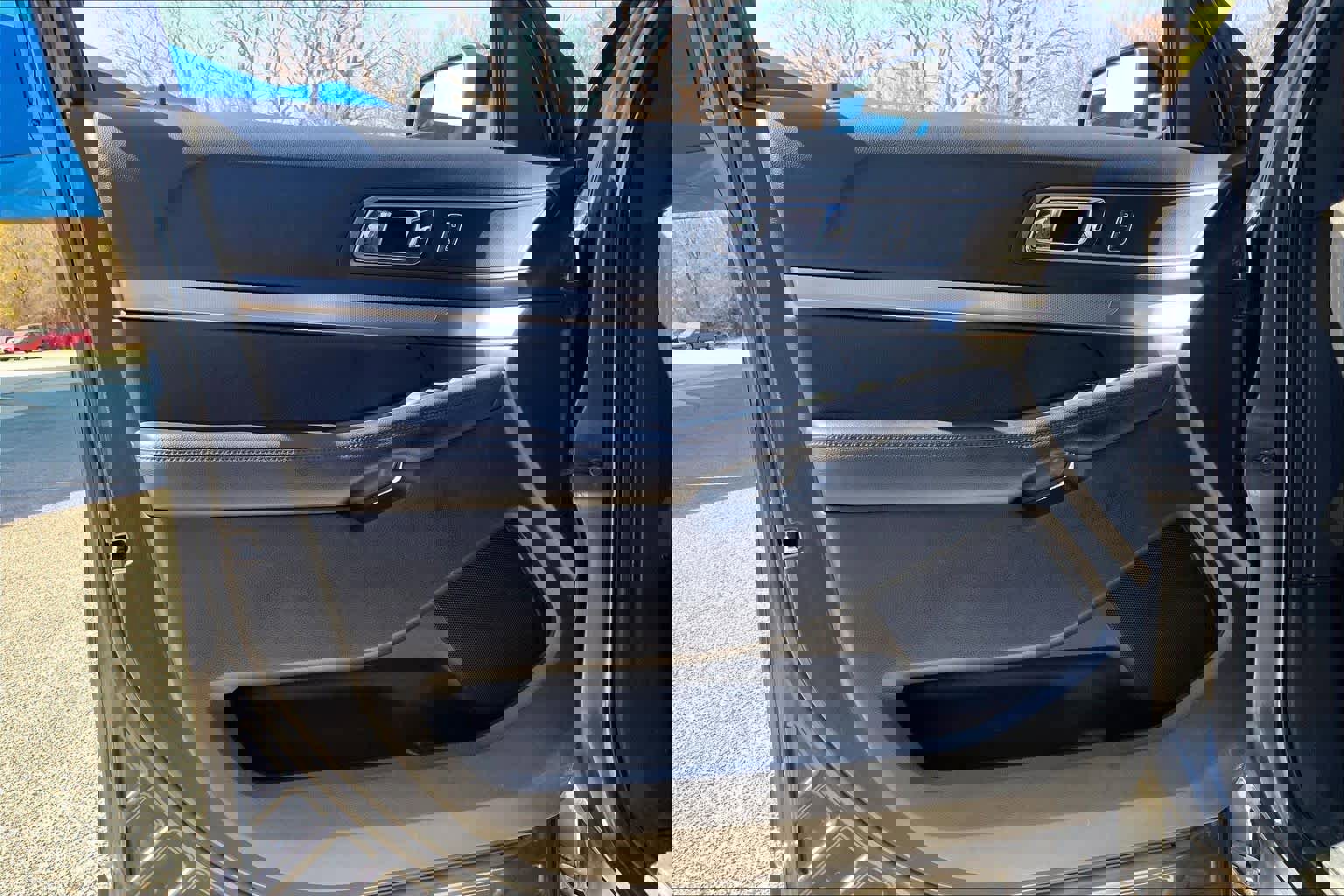 Used 2018 Ford Explorer XLT w/ Equipment Group 201A image 22