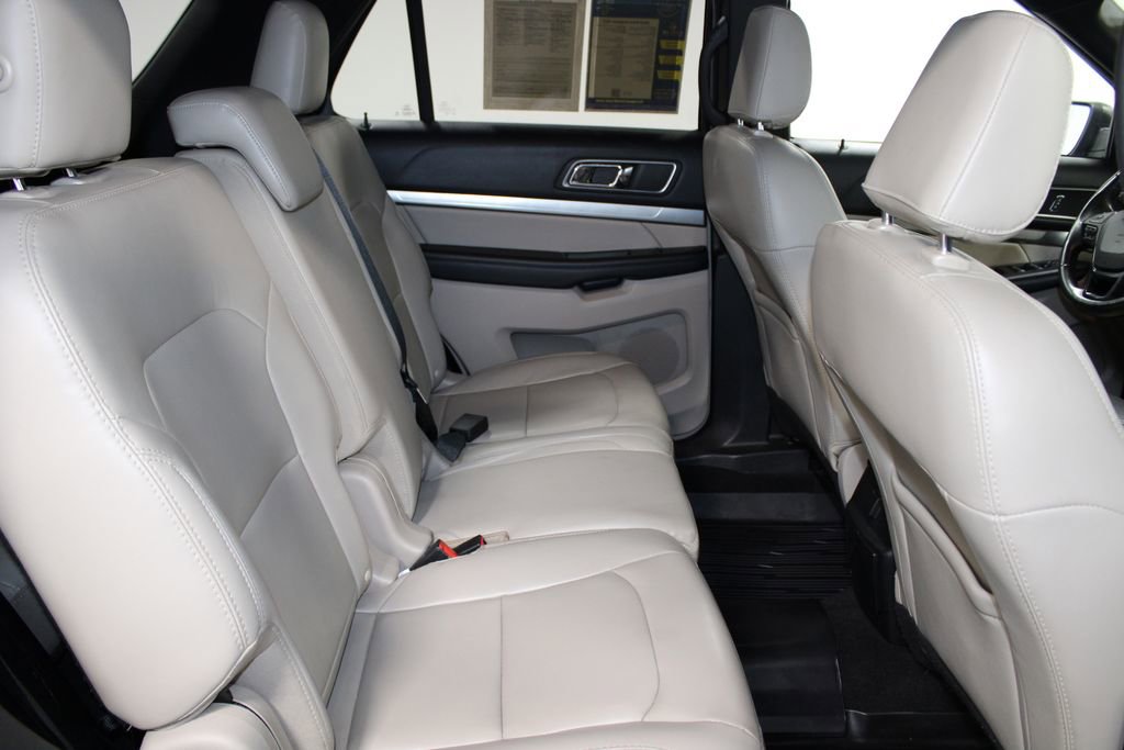 Used 2019 Ford Explorer XLT w/ Equipment Group 202A image 32