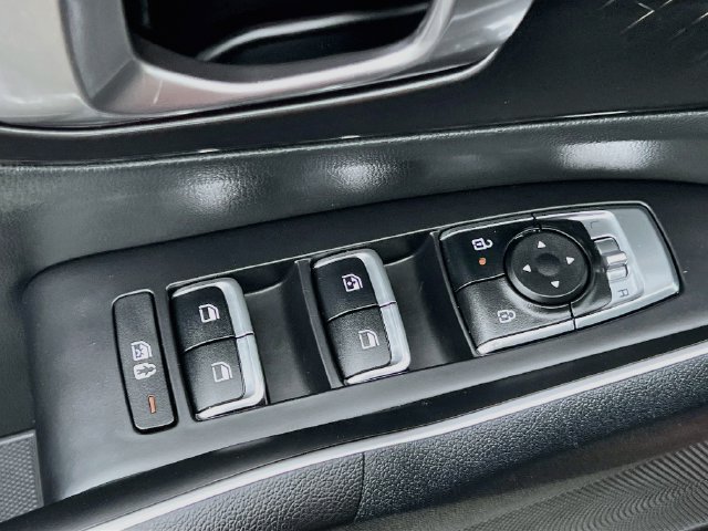 Certified 2025 Kia Sorento S w/ Panoramic Sunroof Package FWD image 18