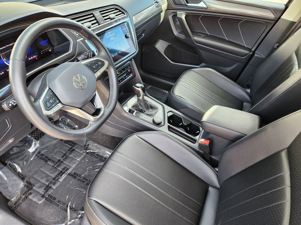 Certified 2024 Volkswagen Tiguan SE image 9