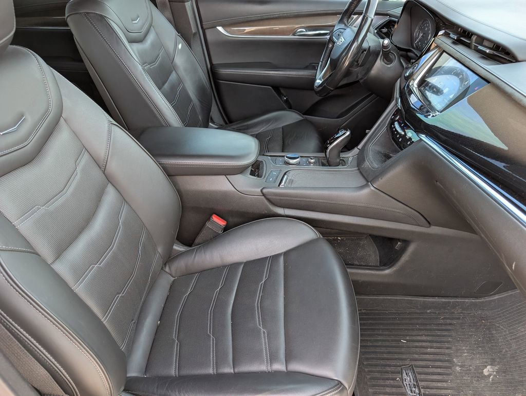 Used 2020 Cadillac XT6 Premium Luxury w/ Platinum Package image 12