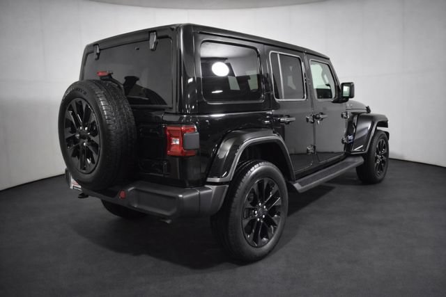 Used 2025 Jeep Wrangler Unlimited Sahara AWD/4WD image 4