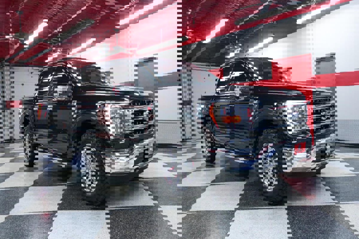 Used 2023 Ford F150 Lariat w/ Trailer Tow Package image 2