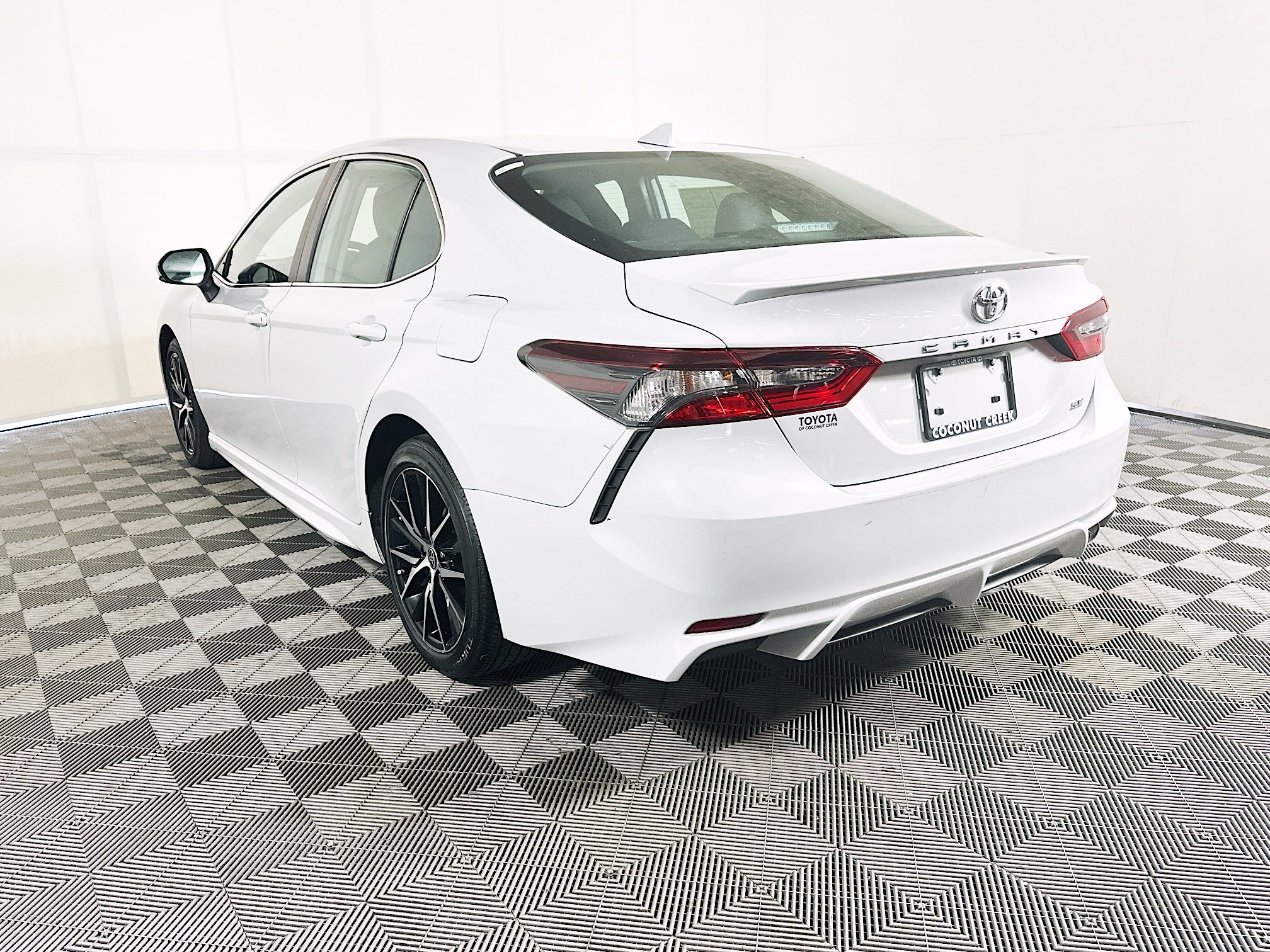 Certified 2023 Toyota Camry SE w/ Convenience Package FWD image 5