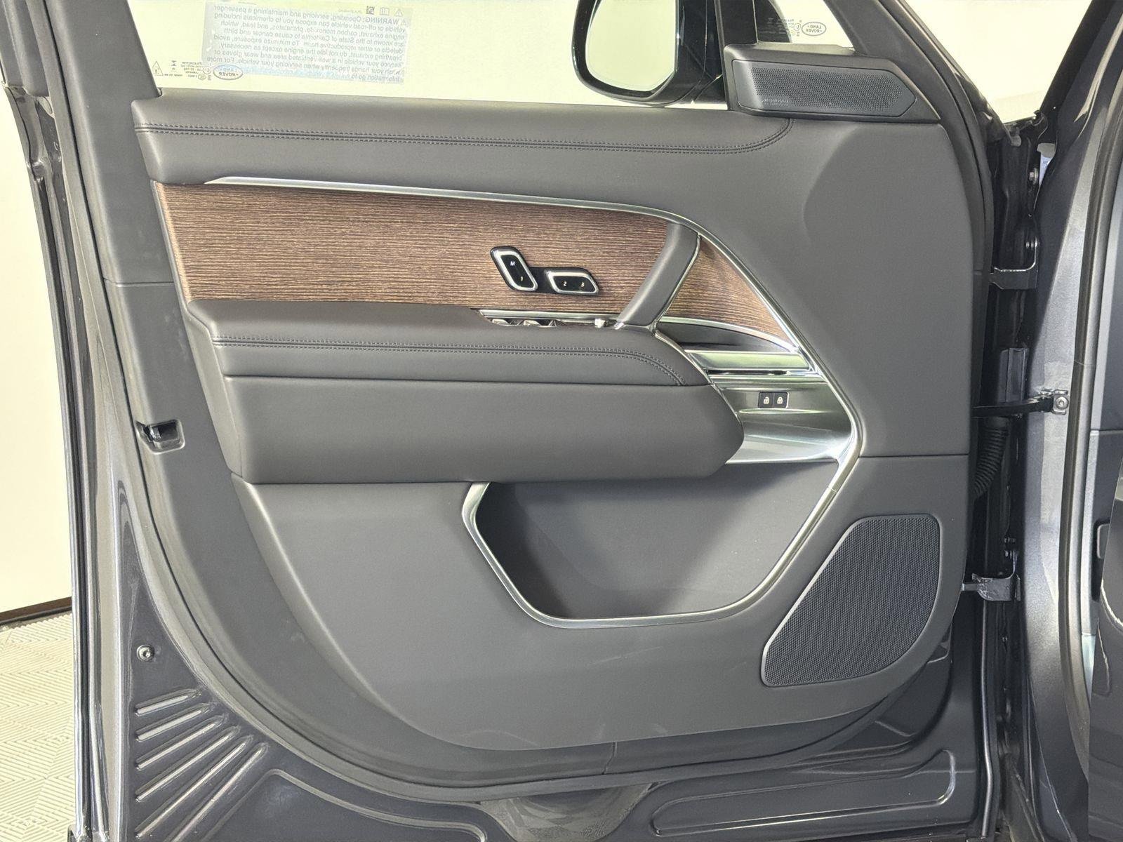 New 2025 Land Rover Range Rover SE image 21