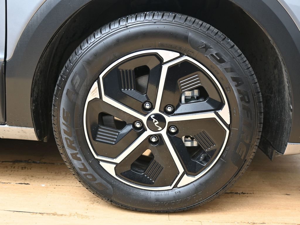 Used 2023 Kia Niro LX image 14