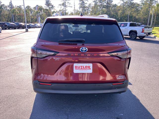 Certified 2023 Toyota Sienna XLE FWD image 4