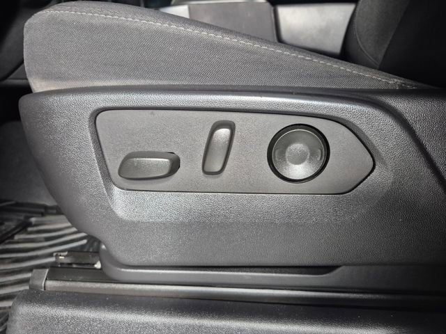 Used 2023 Chevrolet Silverado 1500 Custom AWD/4WD image 16