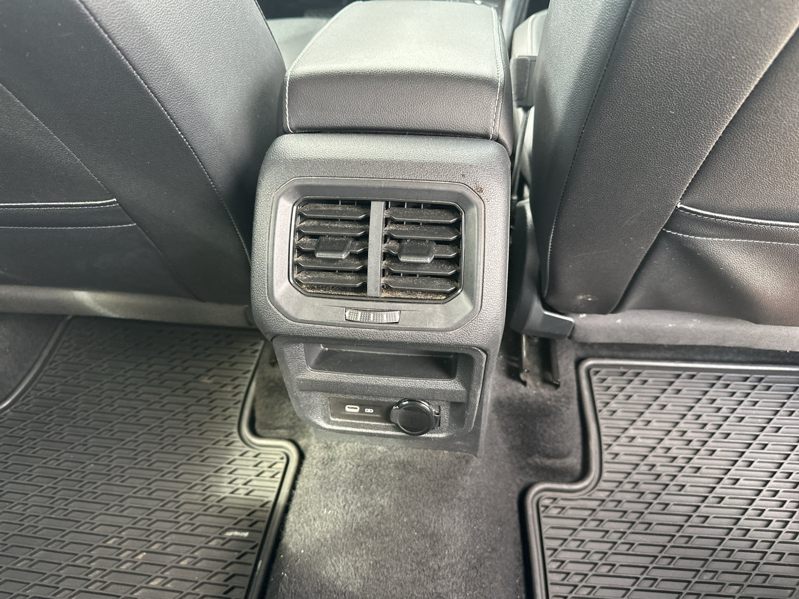 Used 2023 Volkswagen Tiguan SE FWD image 29