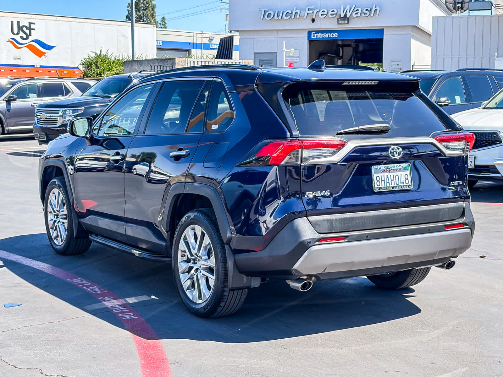 Used 2019 Toyota RAV4 Limited w/ Advanced Technology Package FWD image 2