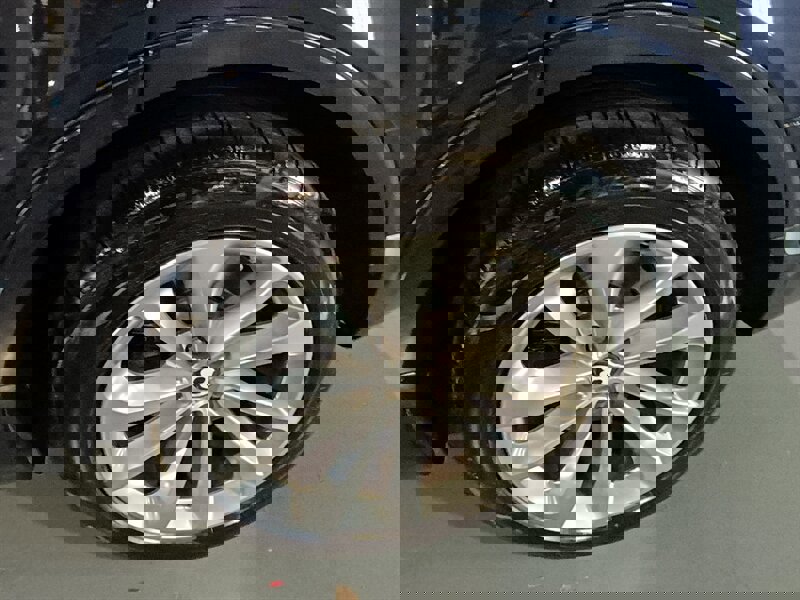 Used 2017 Bentley Bentayga image 44