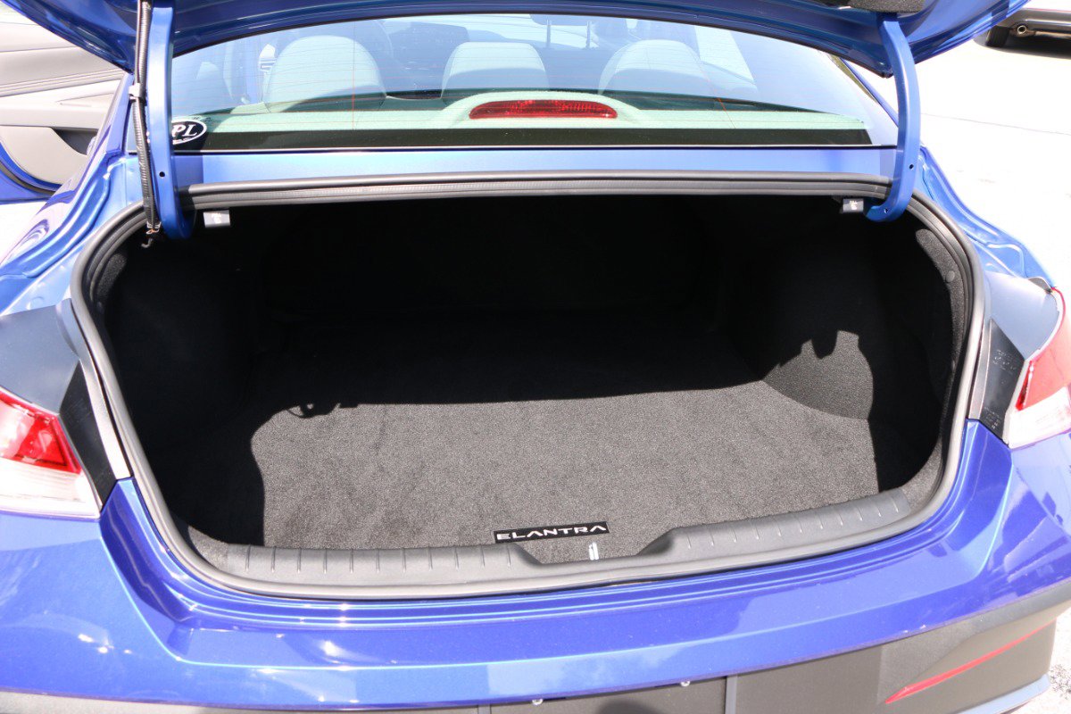Used 2025 Hyundai Elantra Sport FWD image 28
