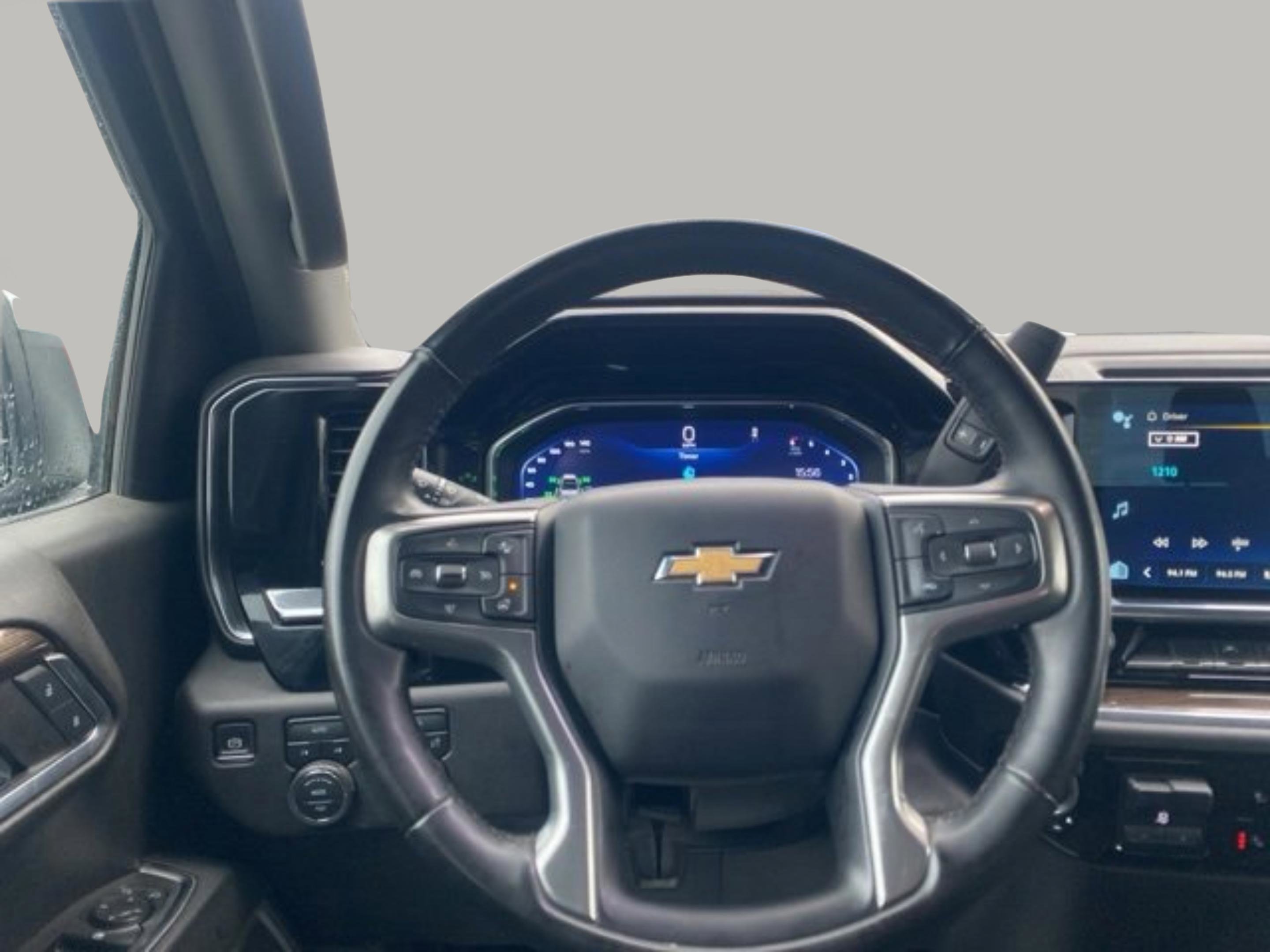 Used 2025 Chevrolet Silverado 1500 LT image 17