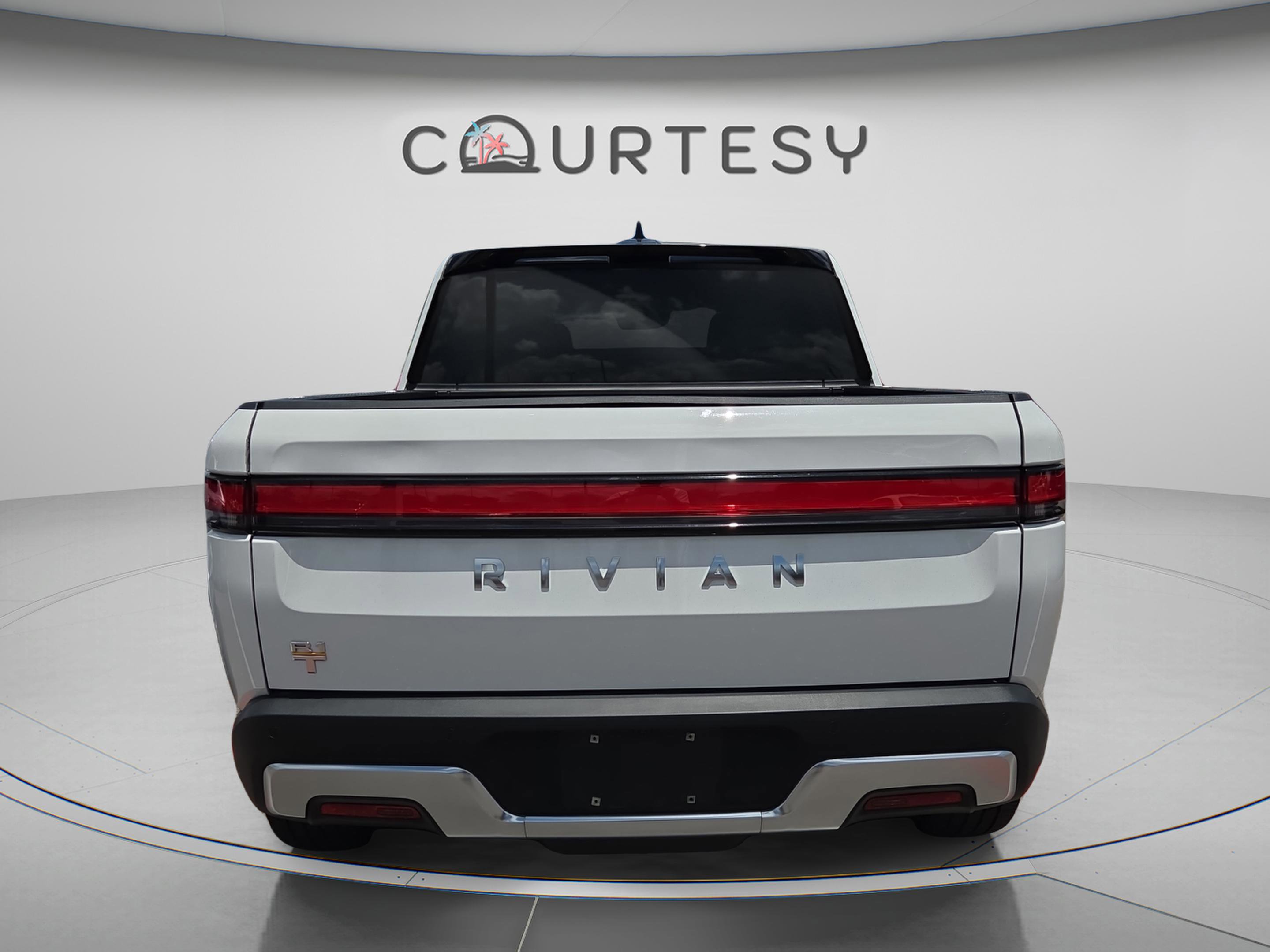 Used 2023 Rivian R1T Adventure AWD/4WD image 2