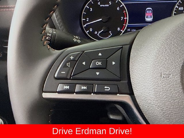 Used 2025 Nissan Sentra SR w/ Midnight Edition FWD image 12