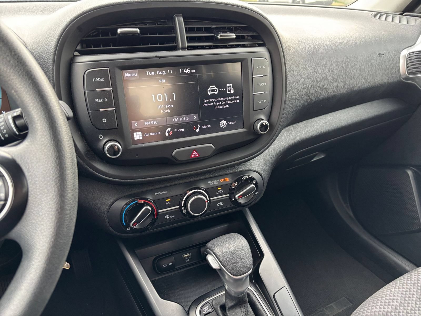 Used 2025 Kia Soul LX w/ LX Technology Package FWD image 16