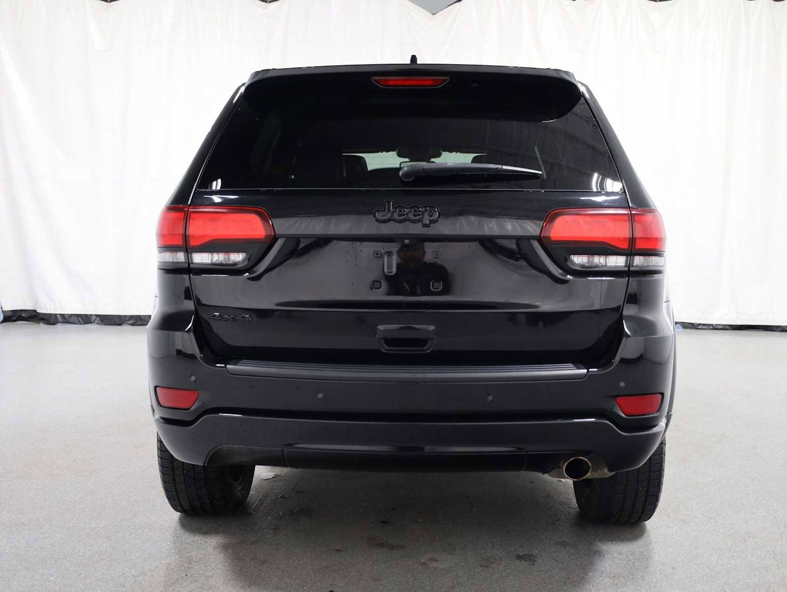 Used 2019 Jeep Grand Cherokee Altitude AWD/4WD image 7