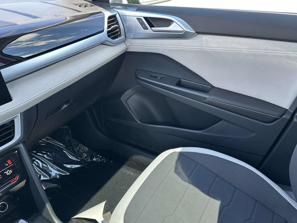 New 2026 Volkswagen Taos SE FWD image 25