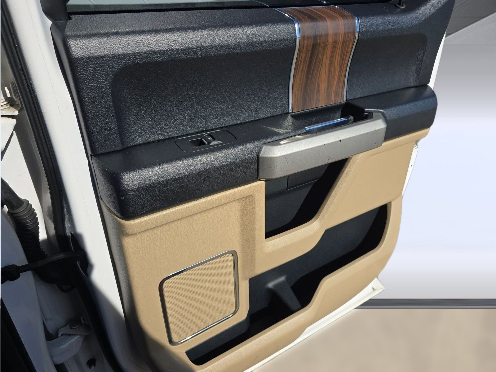 Used 2015 Ford F150 Lariat image 28