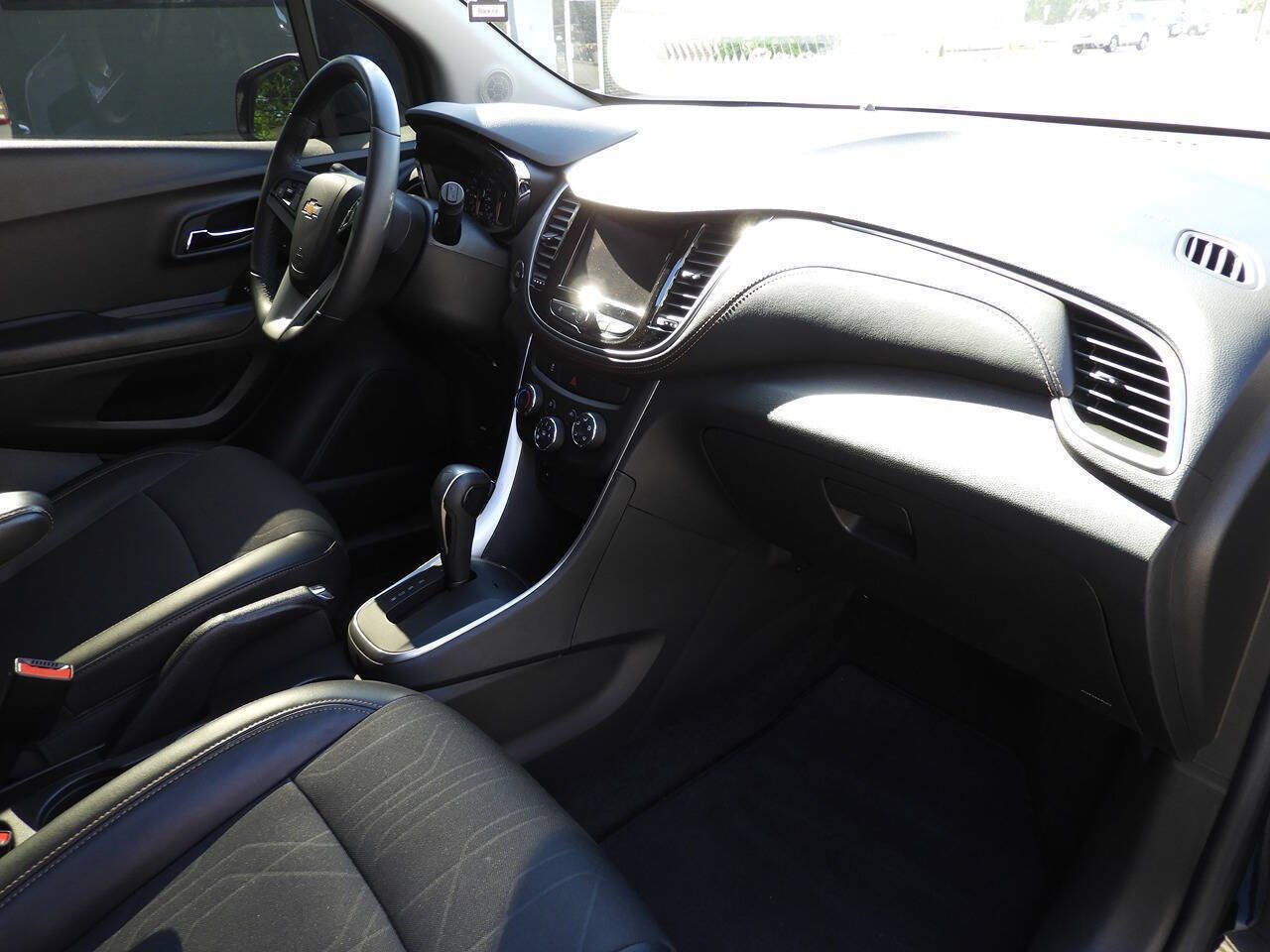 Used 2022 Chevrolet Trax LT w/ Driver Confidence Package AWD/4WD image 34