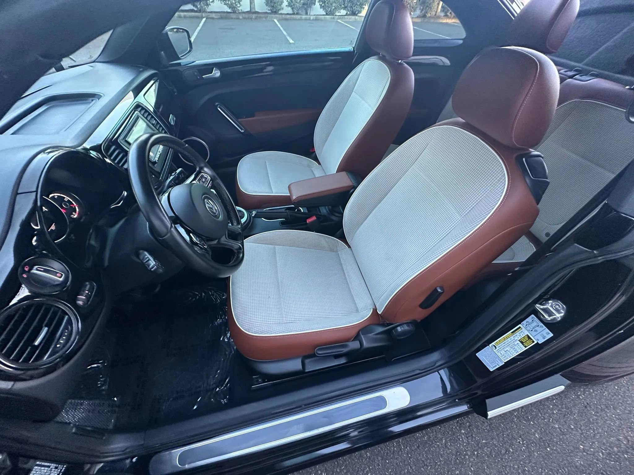 Used 2016 Volkswagen Beetle 1.8T Classic FWD image 12