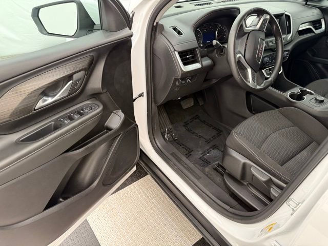 Used 2024 GMC Terrain SLE image 26