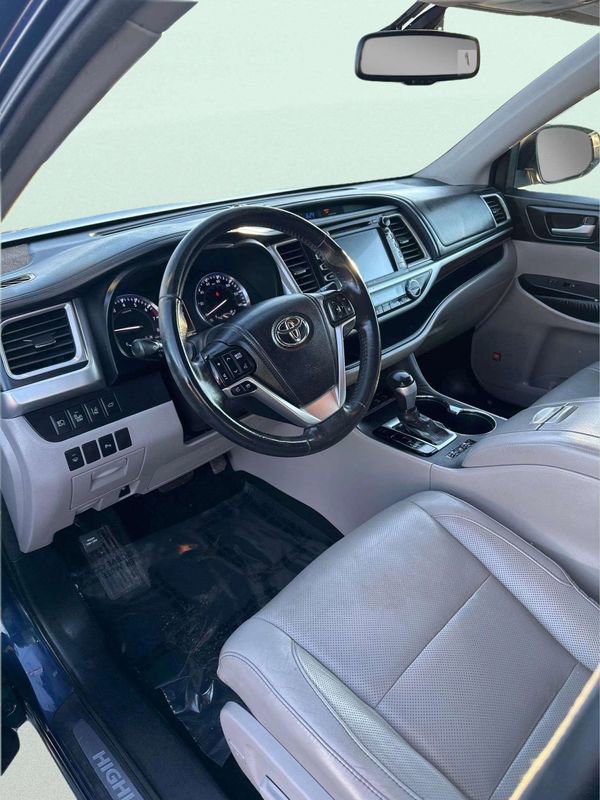 Used 2014 Toyota Highlander Limited w/ Driver Technology Package image 22