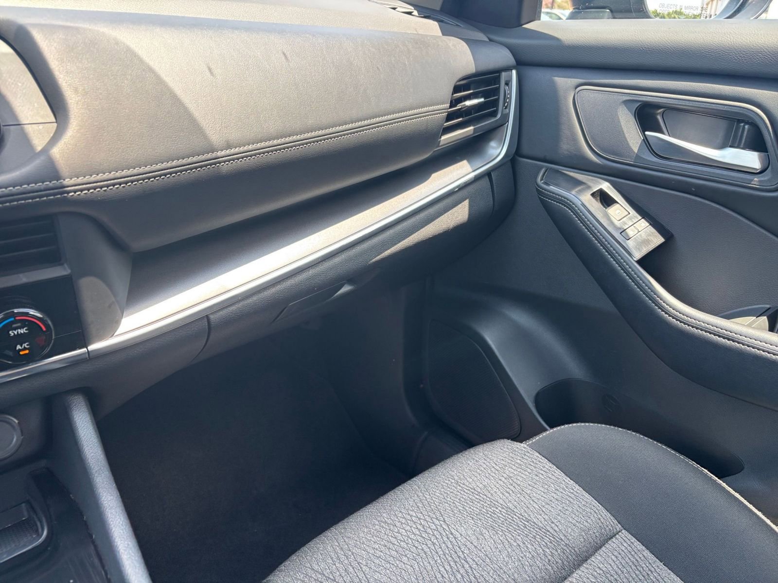 Used 2025 Nissan Rogue SV AWD/4WD image 37