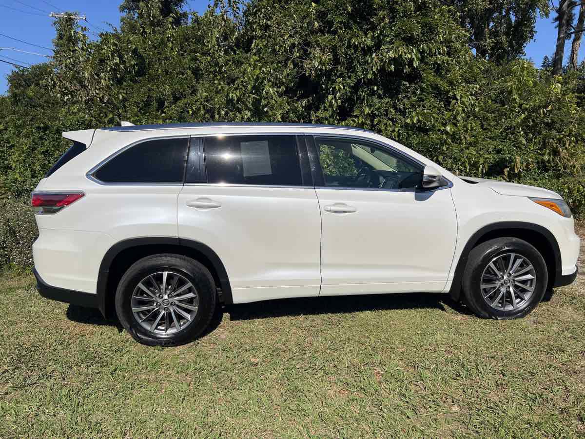 Used 2015 Toyota Highlander XLE image 12