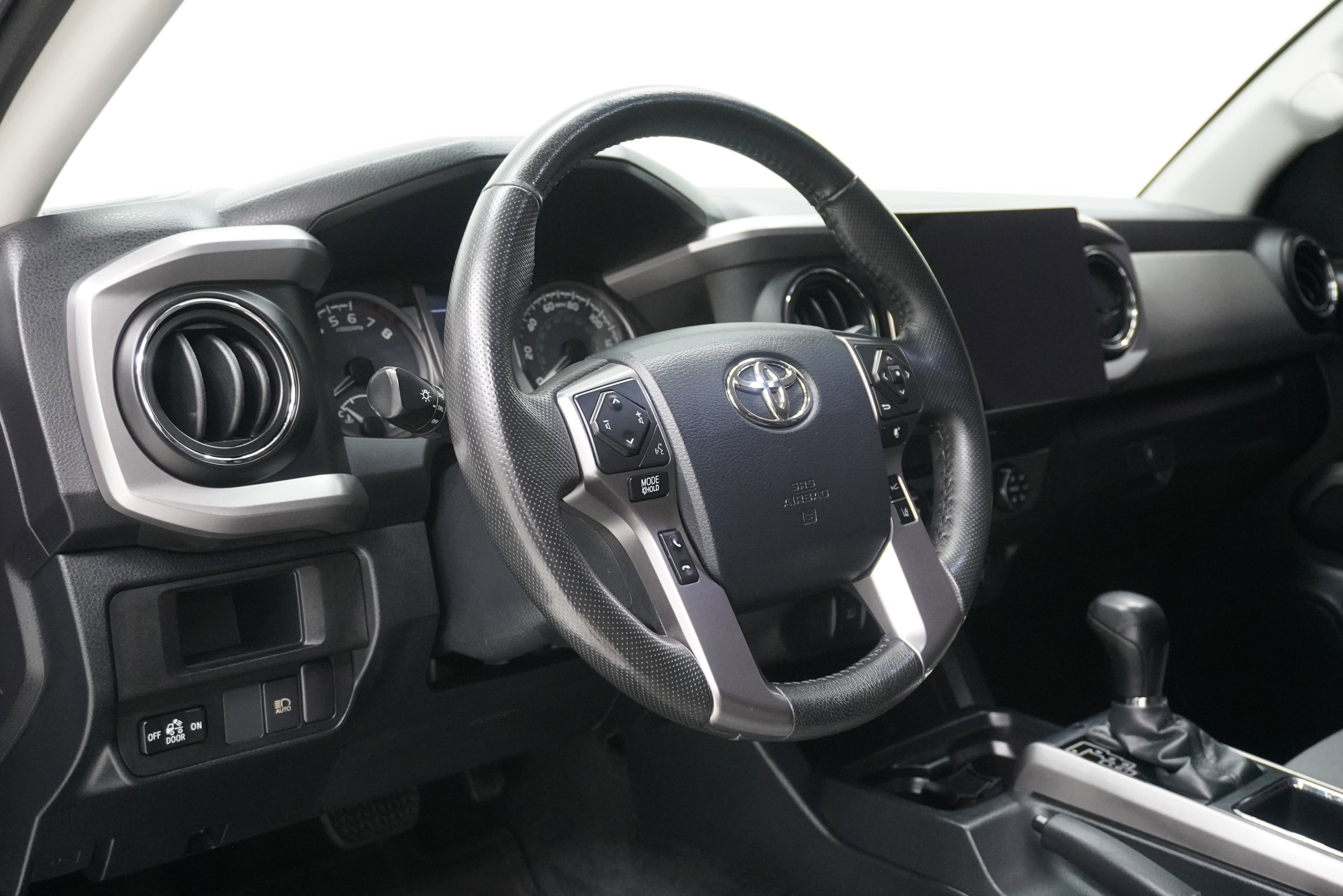 Used 2019 Toyota Tacoma SR5 RWD image 11