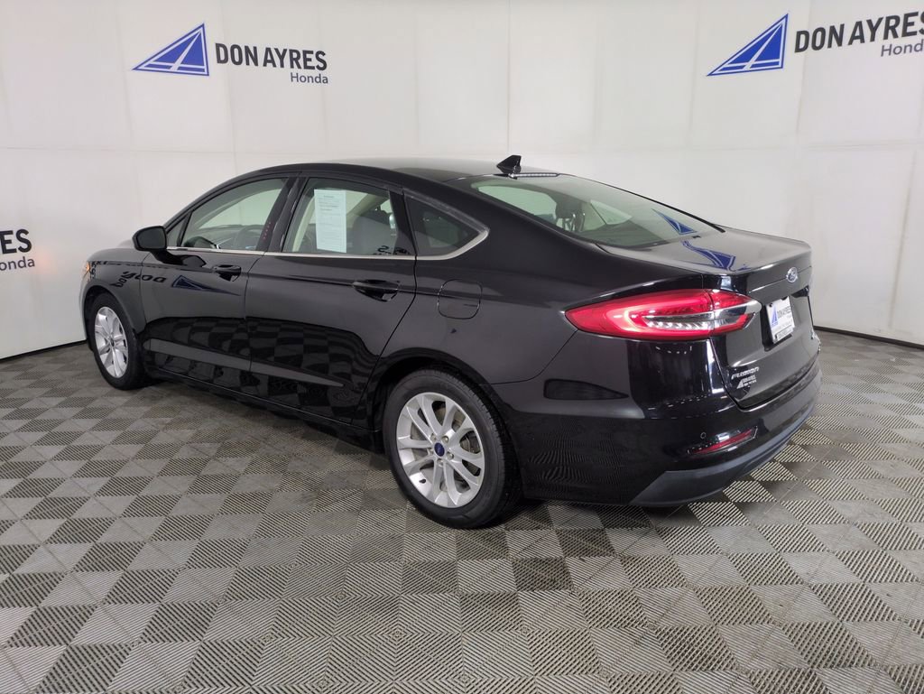 Used 2019 Ford Fusion SE image 3