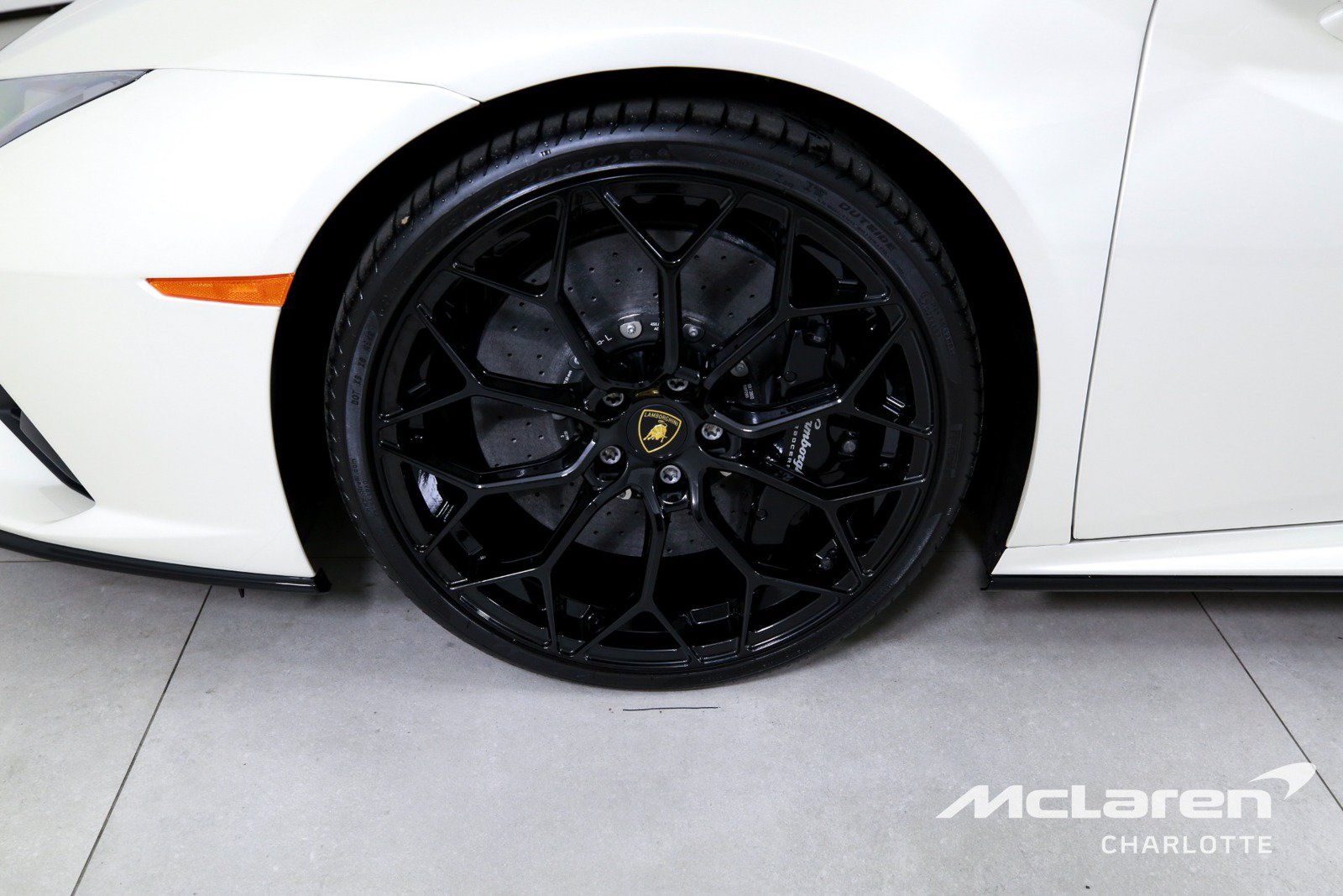 Used 2022 Lamborghini Huracan EVO AWD/4WD image 25