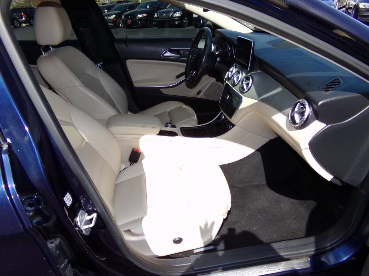 Used 2017 Mercedes-Benz GLA 250 4MATIC image 25