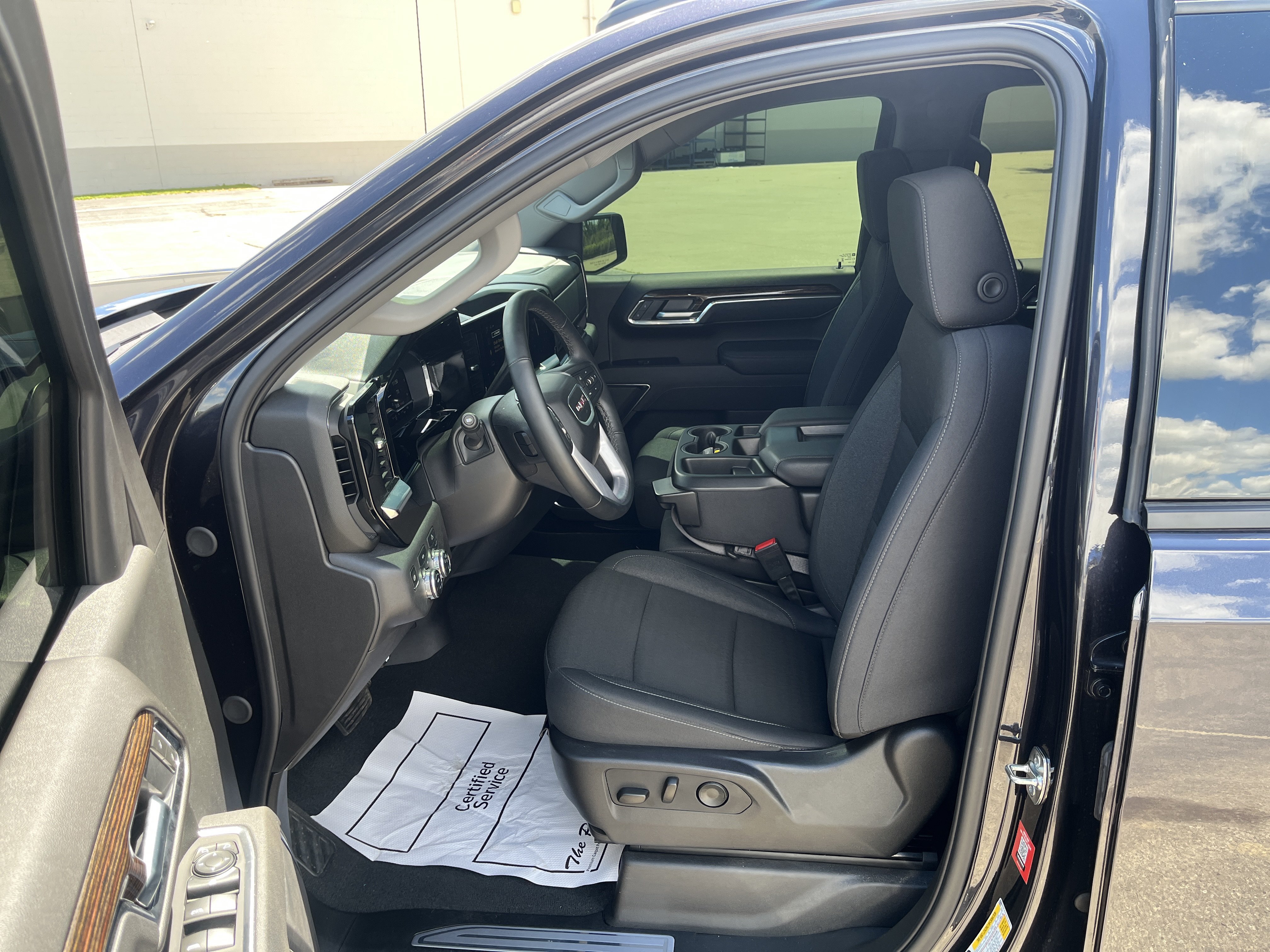 Used 2025 GMC Sierra 1500 Elevation AWD/4WD image 10