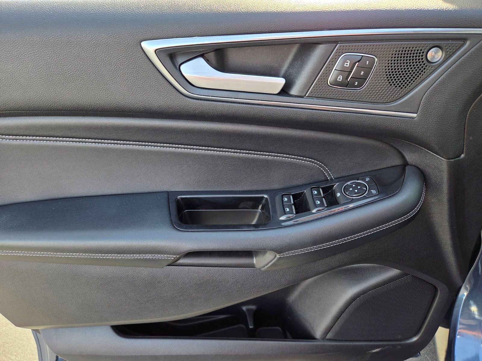 Certified 2019 Ford Edge Titanium AWD/4WD image 17