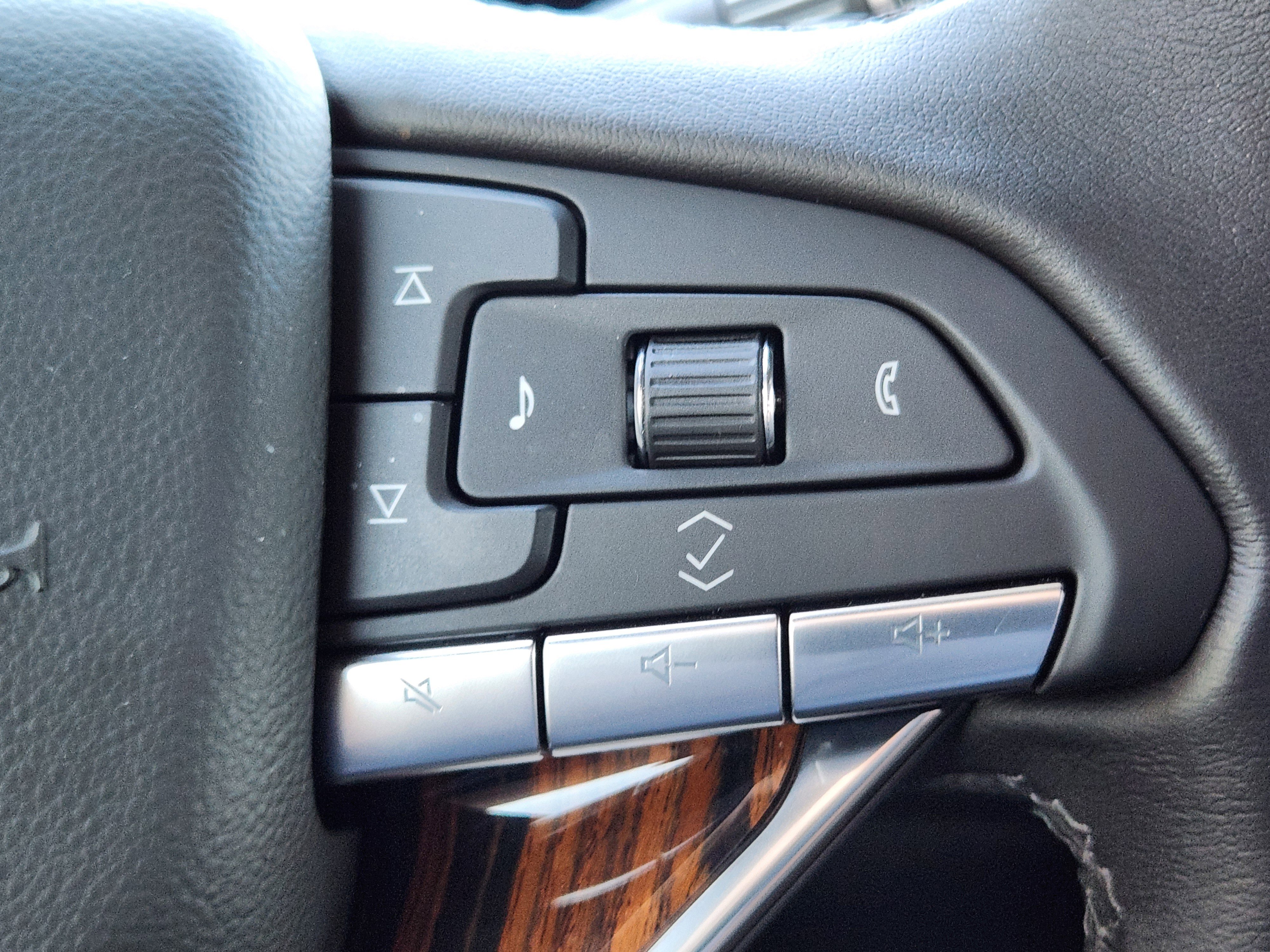 Certified 2024 Cadillac Escalade Luxury image 29