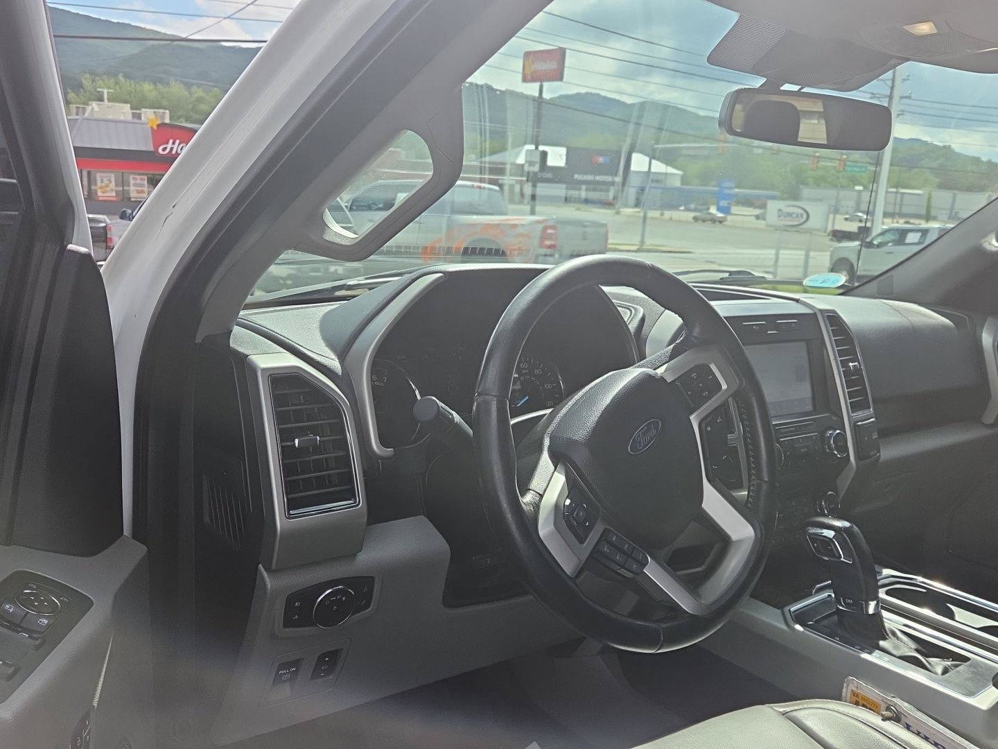 Used 2019 Ford F150 Lariat AWD/4WD image 12
