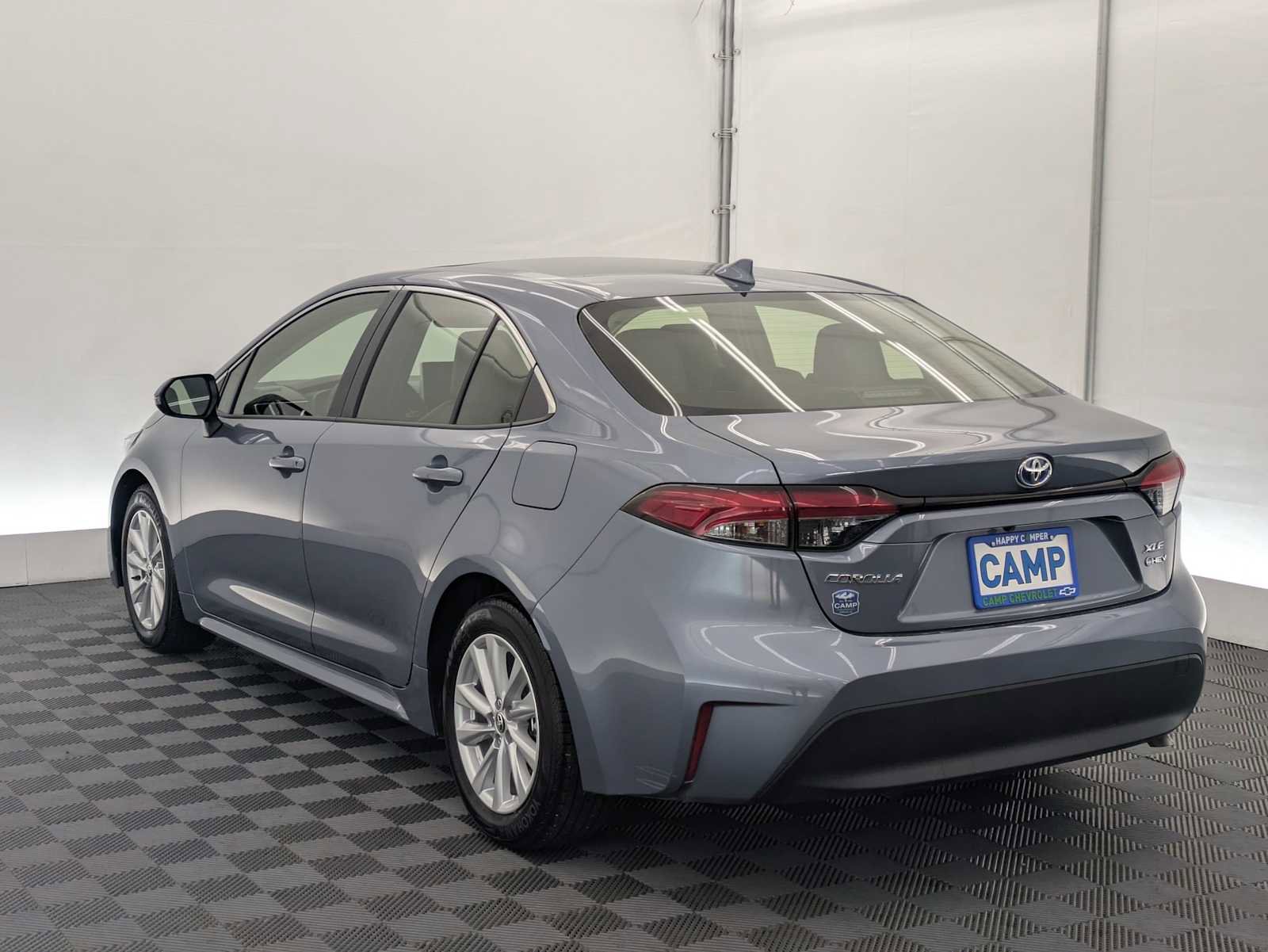 Used 2025 Toyota Corolla XLE FWD image 4