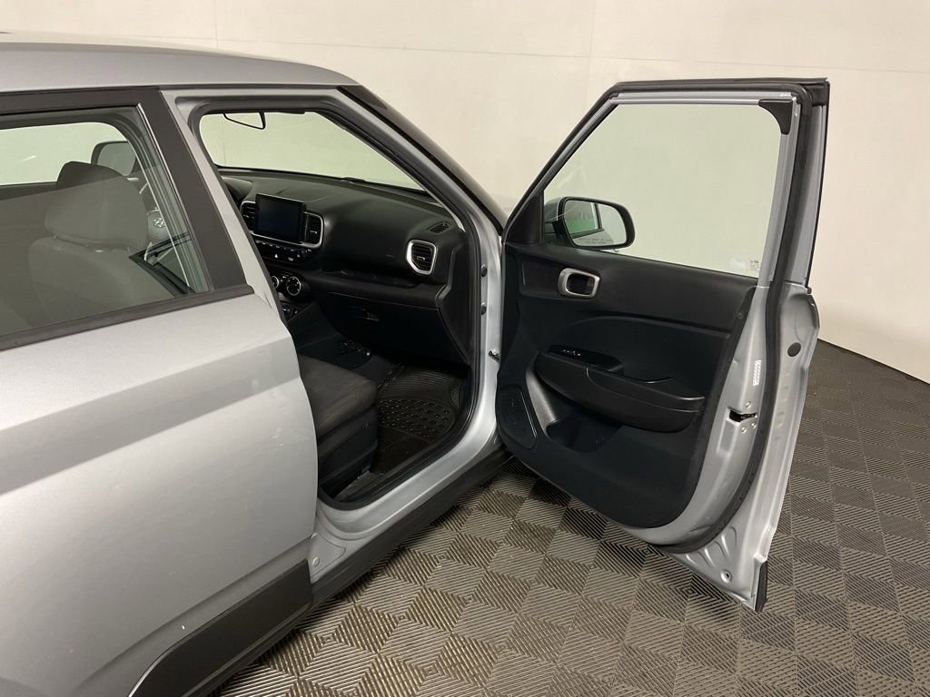 Used 2021 Hyundai Venue SE FWD image 33