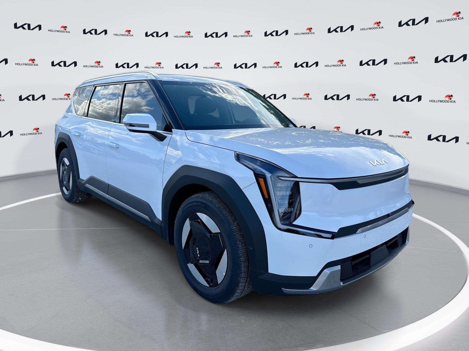 New 2026 Kia EV9 Wind AWD/4WD image 1