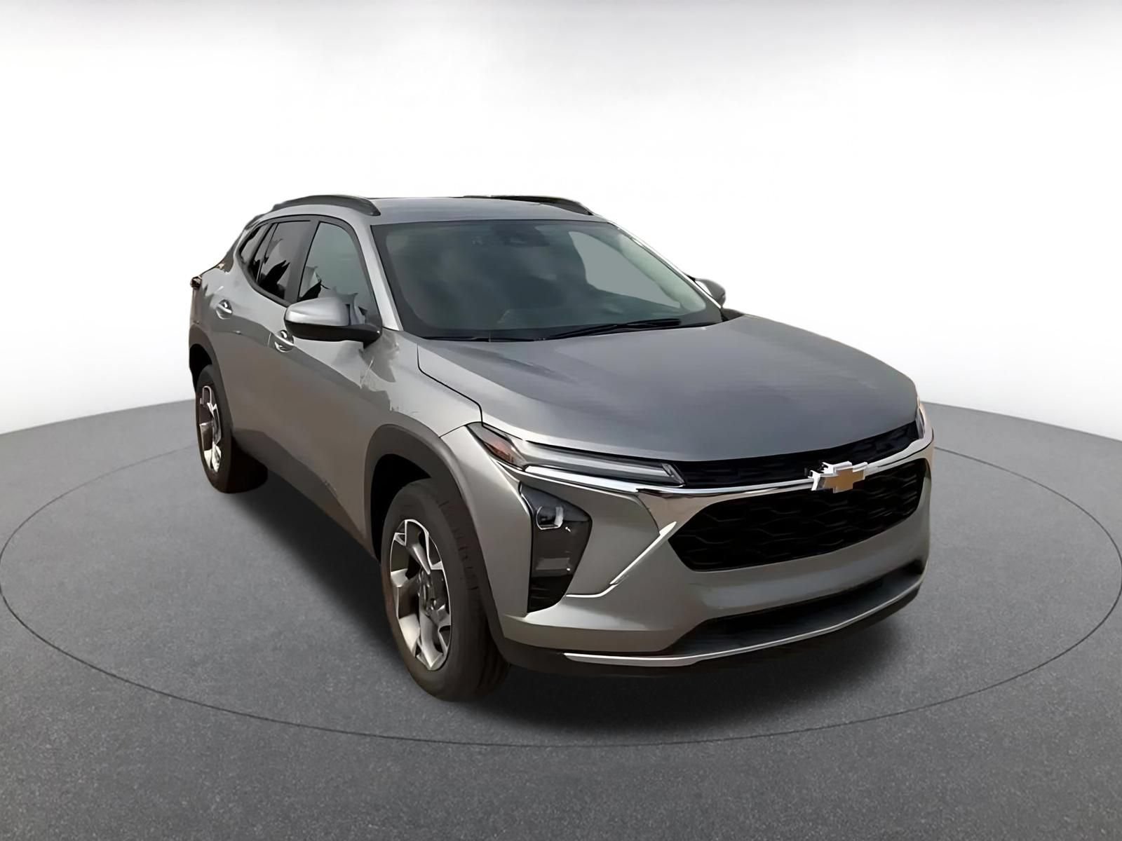 Used 2025 Chevrolet Trax LT FWD image 3