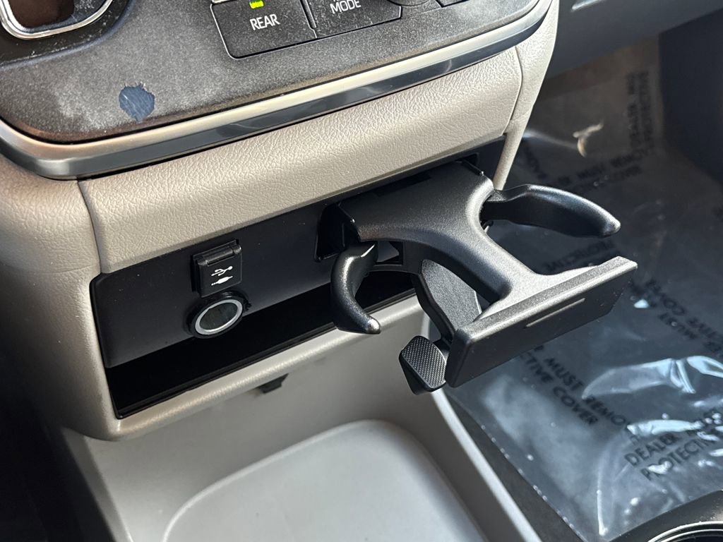Used 2018 Toyota Sienna LE image 25