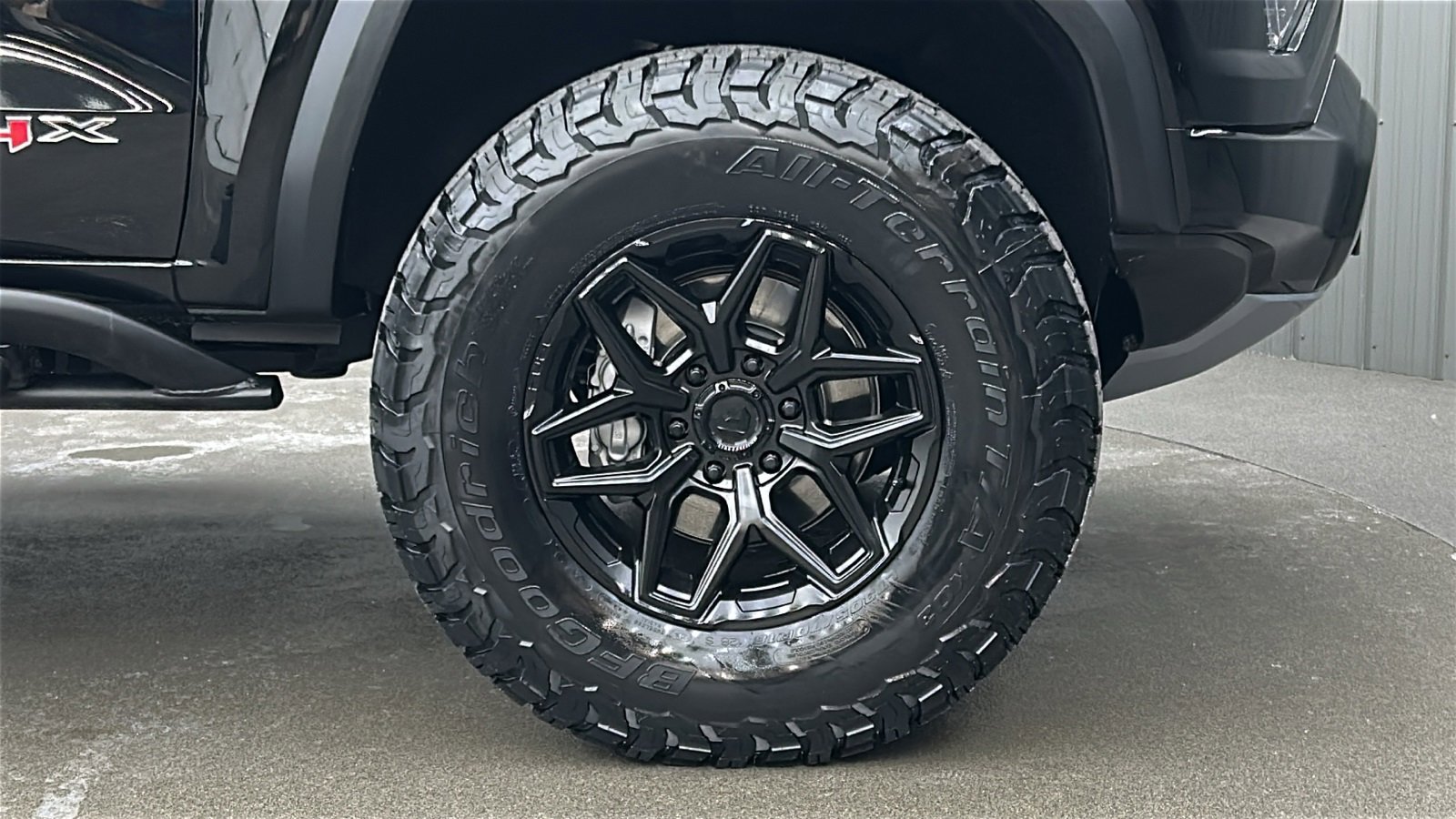 Used 2024 GMC Canyon AT4X image 9