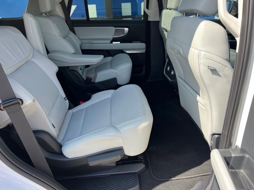 Used 2025 Ford Expedition Platinum AWD/4WD image 15
