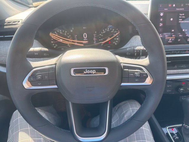 Used 2022 Jeep Compass Latitude FWD image 12