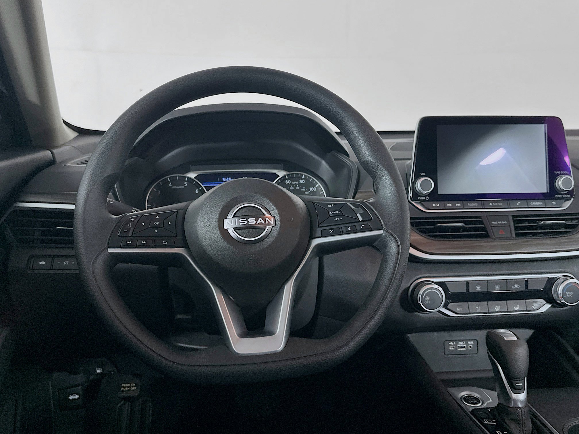 Used 2025 Nissan Altima 2.5 SV FWD image 17